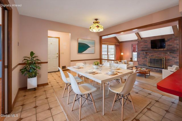 2 Georgian Terrace, Colonie, NY 12211