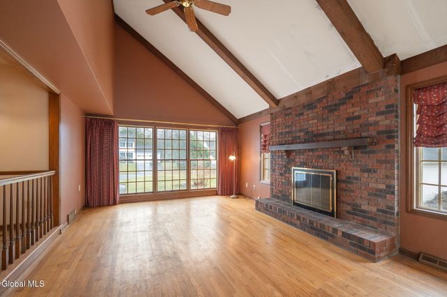 2 Georgian Terrace, Colonie, NY 12211