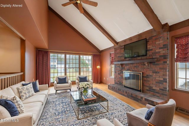 2 Georgian Terrace, Colonie, NY 12211