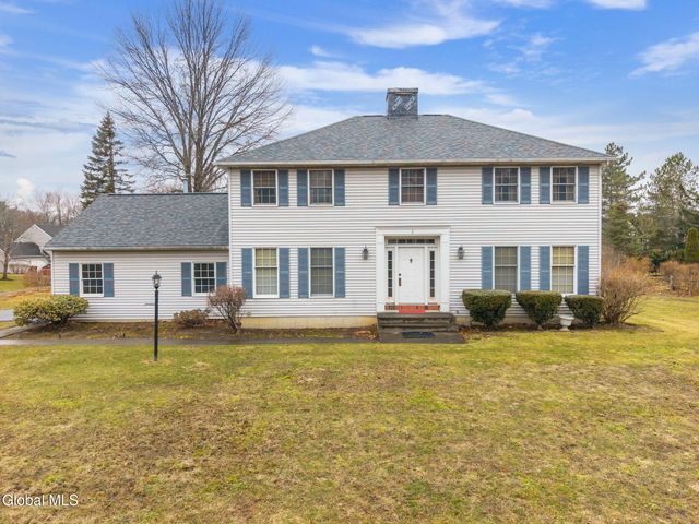 2 Georgian Terrace, Colonie, NY 12211