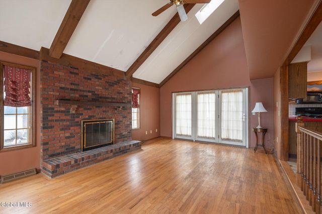 2 Georgian Terrace, Colonie, NY 12211