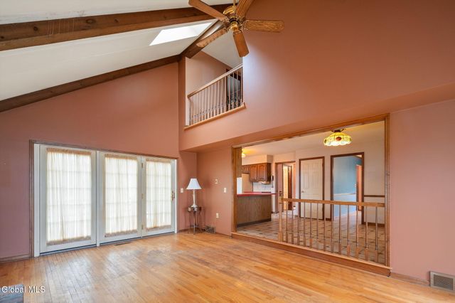 2 Georgian Terrace, Colonie, NY 12211