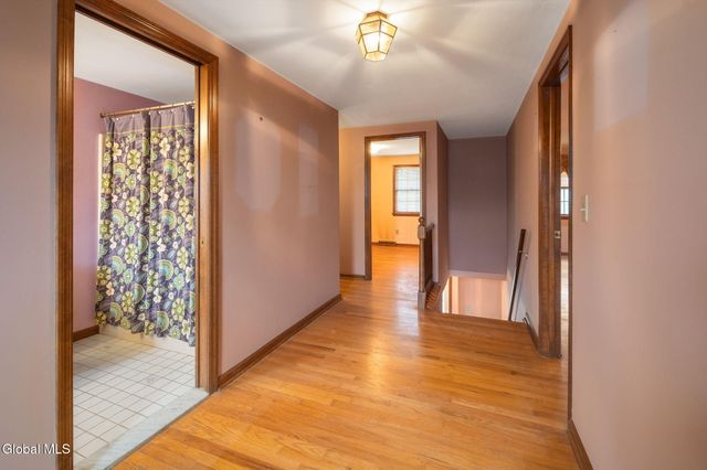 2 Georgian Terrace, Colonie, NY 12211