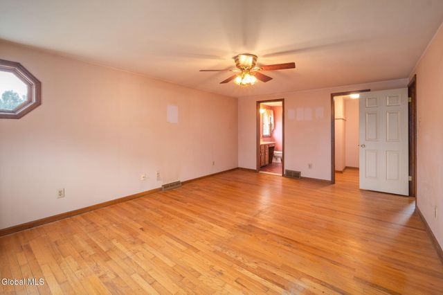 2 Georgian Terrace, Colonie, NY 12211