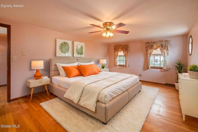 2 Georgian Terrace, Colonie, NY 12211