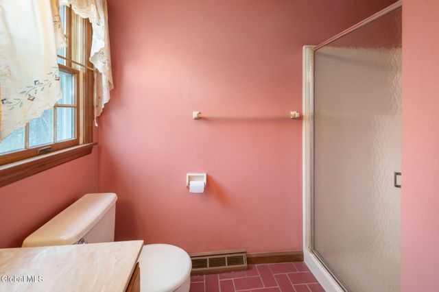 2 Georgian Terrace, Colonie, NY 12211