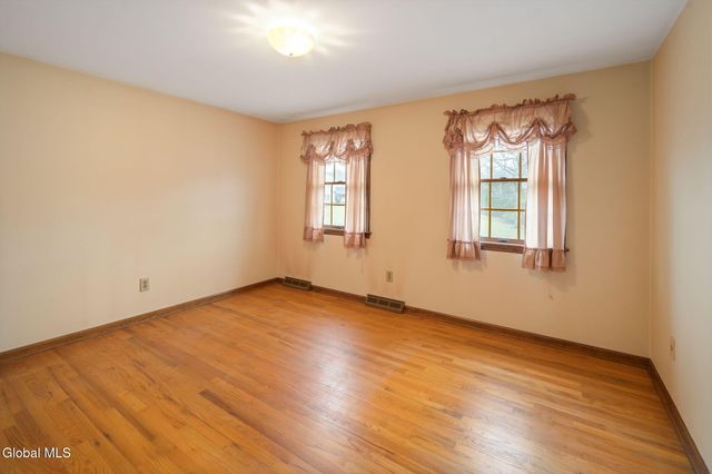 2 Georgian Terrace, Colonie, NY 12211