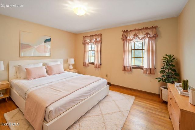 2 Georgian Terrace, Colonie, NY 12211