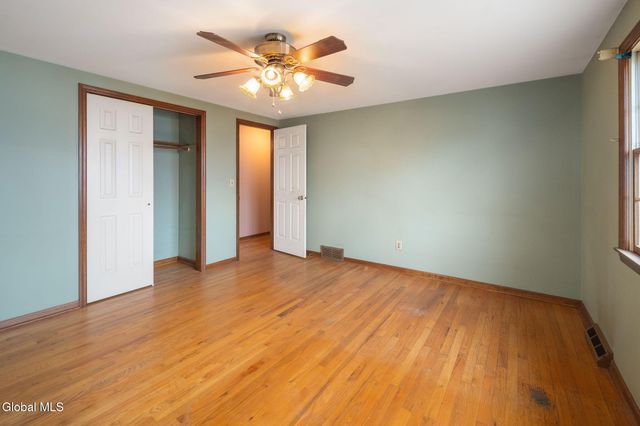 2 Georgian Terrace, Colonie, NY 12211