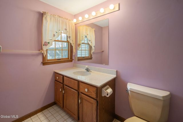 2 Georgian Terrace, Colonie, NY 12211