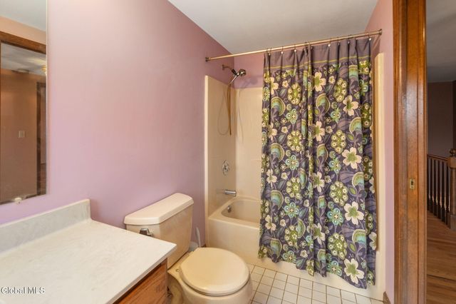 2 Georgian Terrace, Colonie, NY 12211