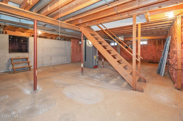 2 Georgian Terrace, Colonie, NY 12211