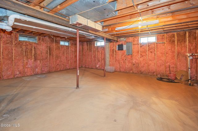 2 Georgian Terrace, Colonie, NY 12211