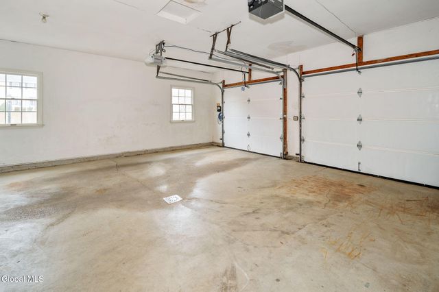 2 Georgian Terrace, Colonie, NY 12211