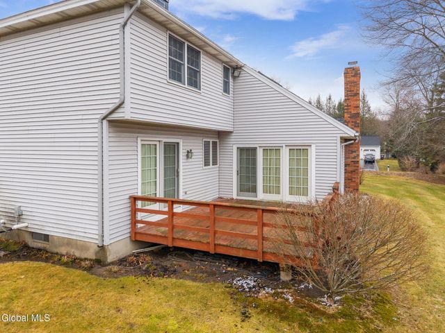 2 Georgian Terrace, Colonie, NY 12211