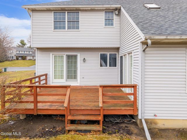 2 Georgian Terrace, Colonie, NY 12211