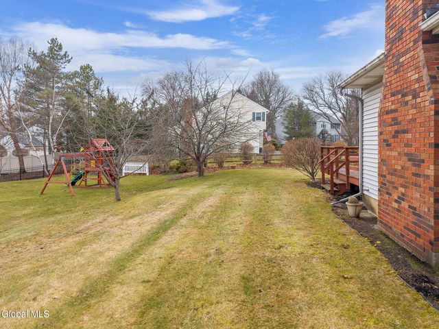 2 Georgian Terrace, Colonie, NY 12211