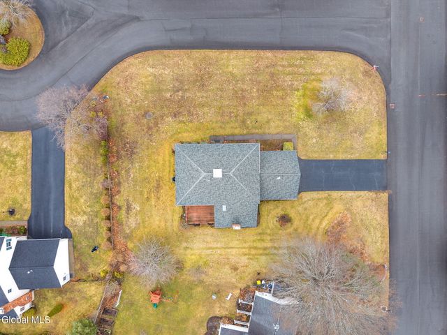 2 Georgian Terrace, Colonie, NY 12211