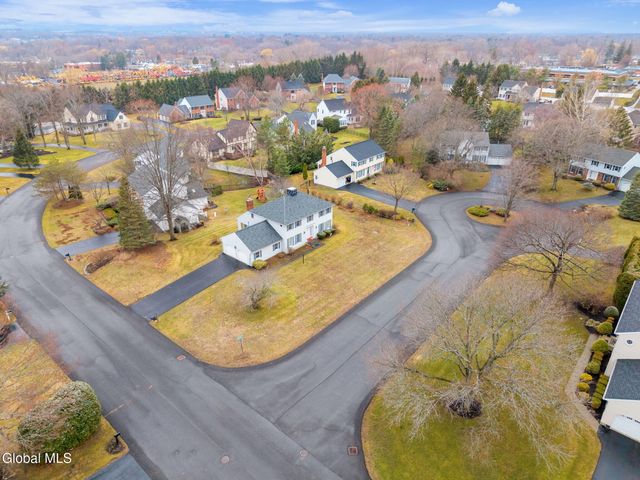 2 Georgian Terrace, Colonie, NY 12211