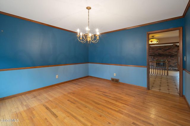 2 Georgian Terrace, Colonie, NY 12211