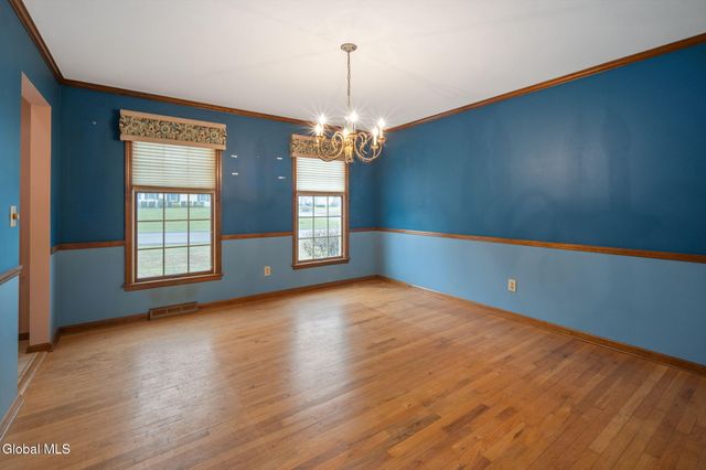 2 Georgian Terrace, Colonie, NY 12211