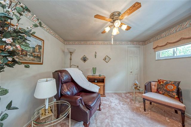 422 Woodrift Ln, Pleasant Hills, PA 15236