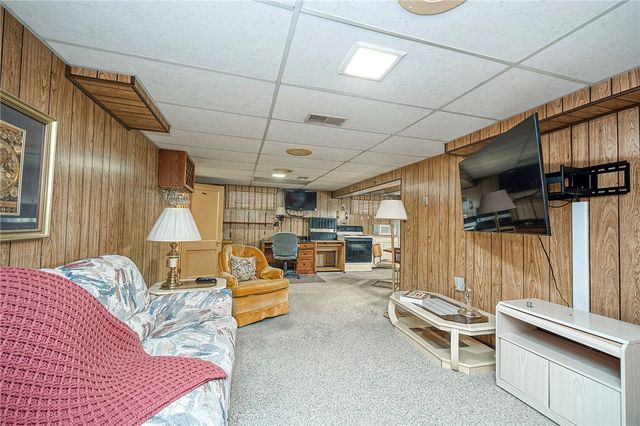 422 Woodrift Ln, Pleasant Hills, PA 15236