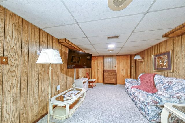 422 Woodrift Ln, Pleasant Hills, PA 15236