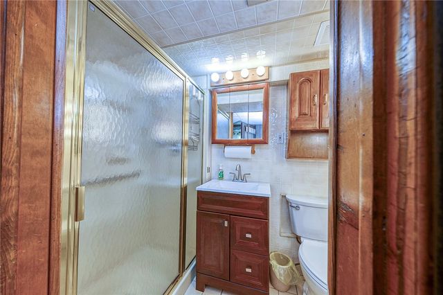 422 Woodrift Ln, Pleasant Hills, PA 15236