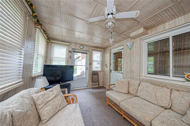 422 Woodrift Ln, Pleasant Hills, PA 15236