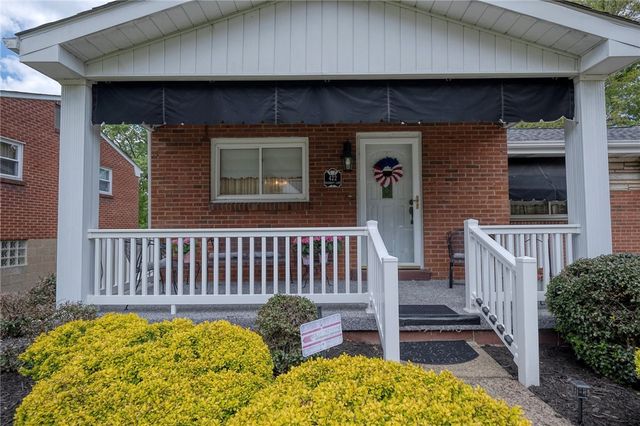422 Woodrift Ln, Pleasant Hills, PA 15236