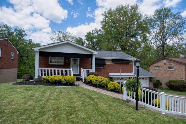 422 Woodrift Ln, Pleasant Hills, PA 15236