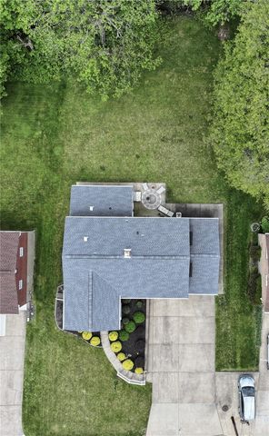 422 Woodrift Ln, Pleasant Hills, PA 15236