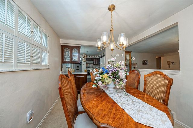 422 Woodrift Ln, Pleasant Hills, PA 15236