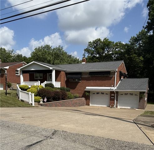 422 Woodrift Ln, Pleasant Hills, PA 15236