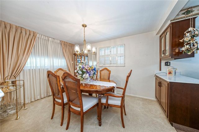 422 Woodrift Ln, Pleasant Hills, PA 15236
