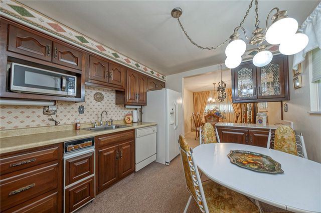 422 Woodrift Ln, Pleasant Hills, PA 15236