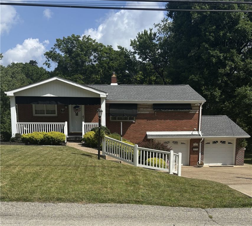 422 Woodrift Ln, Pleasant Hills, PA 15236
