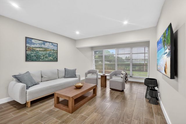 1101 Cactus Terrace 204, Delray Beach, FL 33445