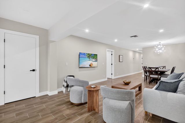 1101 Cactus Terrace 204, Delray Beach, FL 33445