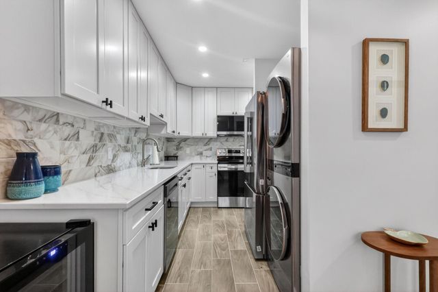 1101 Cactus Terrace 204, Delray Beach, FL 33445