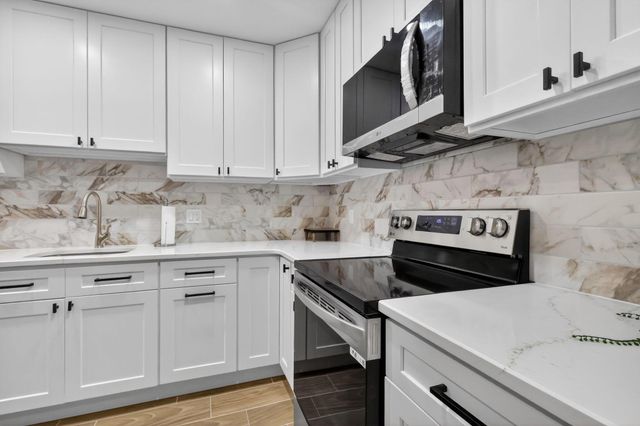 1101 Cactus Terrace 204, Delray Beach, FL 33445