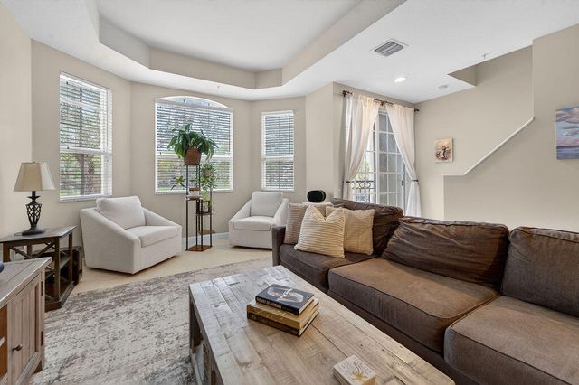 11860 Valencia Gardens Avenue, Palm Beach Gardens, FL 33410