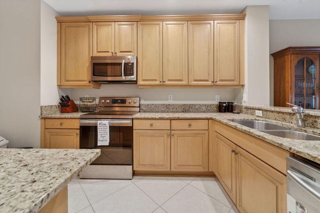 11860 Valencia Gardens Avenue, Palm Beach Gardens, FL 33410