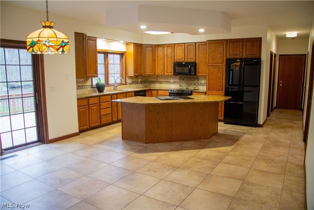 8215 Whispering Pines Drive, Novelty, OH 44072
