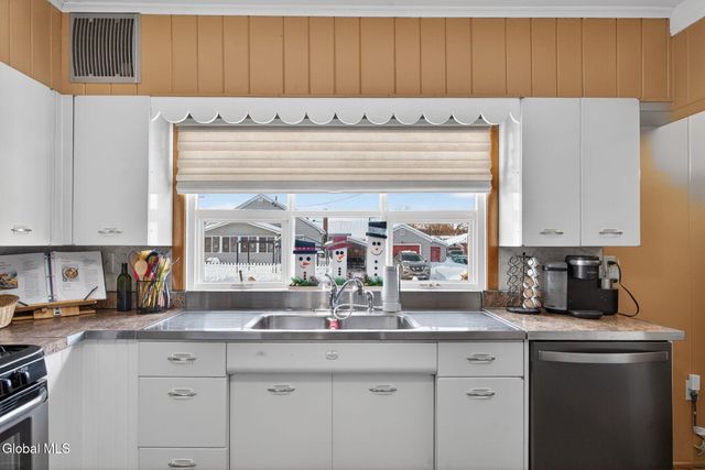 1087 Laura Street, Rotterdam, NY 12306