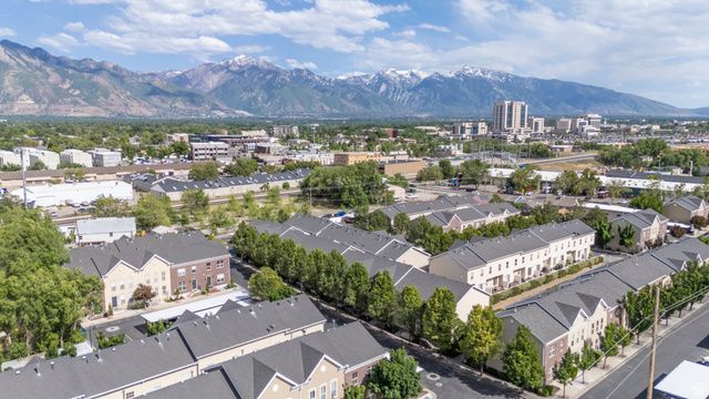 239 W SPEYSIDE WAY, Murray, UT 84107