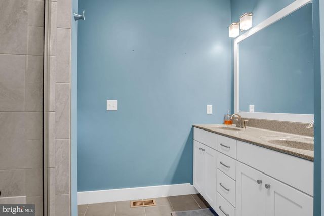 215 ESTATE DR, Mechanicsburg, PA 17055