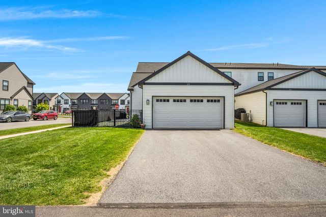215 ESTATE DR, Mechanicsburg, PA 17055