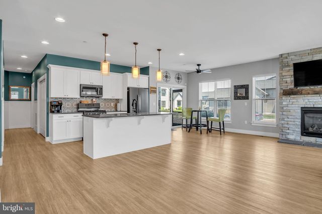 215 ESTATE DR, Mechanicsburg, PA 17055